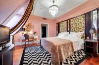Dom Boutique Hotel クルーザー オーロラ周辺のホテル
