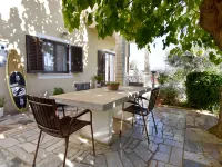 Ground-floor retreat surrounded by nature Ξενοδοχεία στην πόλη Basanija