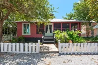 Beautiful Original Seaside Cottage + Swim & Tennis Club: Sleeps 6