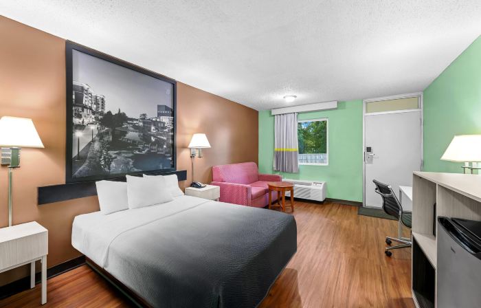 Super 8 by Wyndham Gaffney