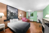 Super 8 by Wyndham Gaffney