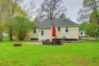 1/2 Mi to Lake & Dtwn! Elk Rapids 'Cozy Cottage' - Wifi