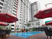 MG Suites Hotel Semarang - Kolam Renang