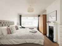 Beach Retreat with Parking Near the Sea Ξενοδοχεία στην πόλη Γουιθστέιμπλ