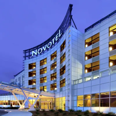 Novotel Montréal Aéroport Отели рядом с достопримечательностью «Главный офис компании Air Canada»