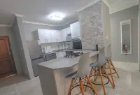 Coastal Chic in the Heart of Ballito  3-Bed Oasis - 2 ดาว