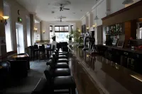 Uno Thames Hotel Maidenhead -Reopened Brand New Again -FREE PARKING - bar