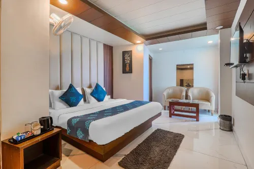 Hotel Silver Line by la Casa (Near Mall Road) - Kitchen