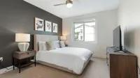 Landing Amazing 1bd, Gym, Courtyard - Apartments