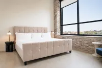 Roami at Century Plaza - Apartments