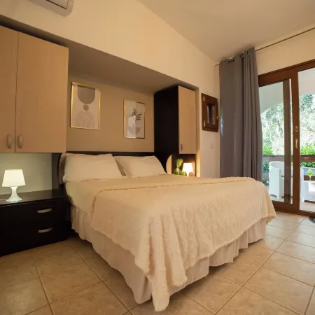 Melograno Holiday Home with Swimming Pool and Private Beach