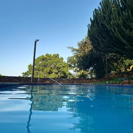 Crest Farm - Self-Catering 2-Bedroom, Wi-fi, Views, Swiming Pool