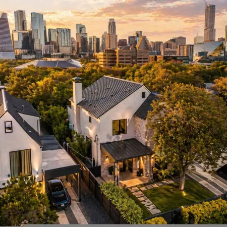 New Build Downtown Views Pool Spa Walkable