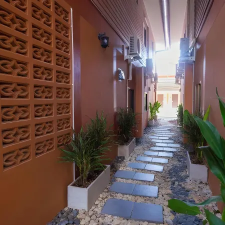 Sri Siam Resort Отели рядом с достопримечательностью «Школа Висадтагунгсри»