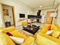 Arty & Cozy Modern Apartment  Near Lake & Airport - 3-Star