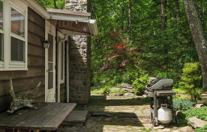 Secluded Cabin Retreat on 6 Acres w/ Fireplace, Trails, Creek & Record Player