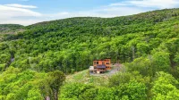 Bates Ridge by Avantstay Secluded Catskills Retreat Near Hunter Mountain + Game Room - Wi-Fi
