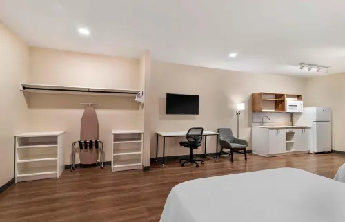 Extended Stay America Premier Suites - Atlanta - Newnan - parking