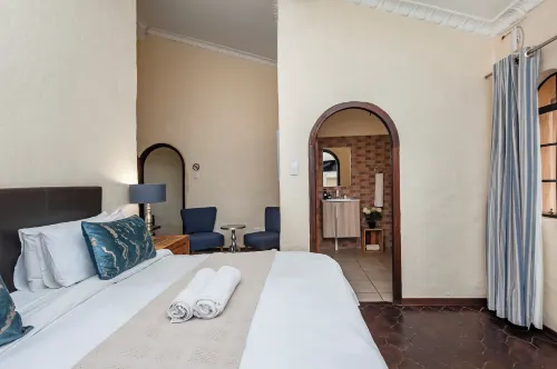 Airport Tower Lodge - 4-Star