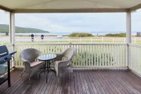 Rose Gardens Holiday Park - Beach