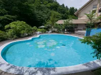 Shima Tamura - Pools
