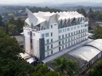 Hemangini Hotel Bandung Hotels near Tjendana Bistro