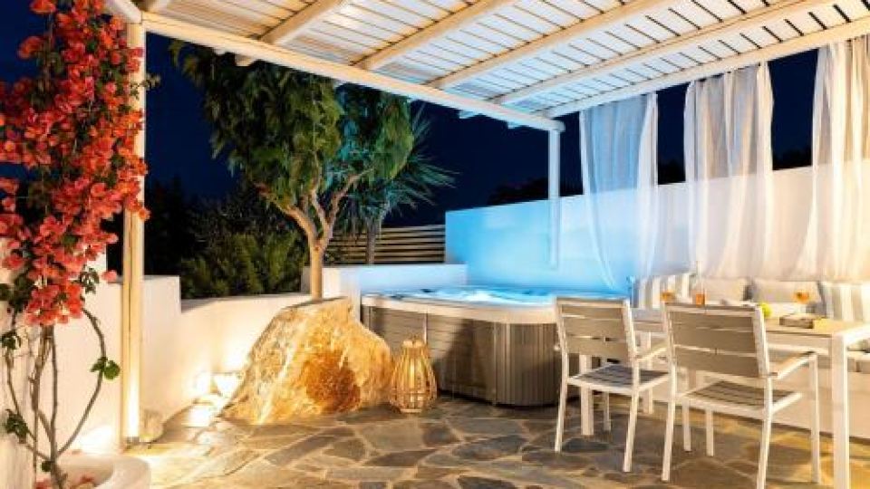 Luxury Paros Villa Villa Votsalo Suite 1 Bedroom with Jacuzzi Naousa