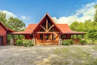 Game Room + Deck: Spacious Spruce Pine Retreat! - Homestays