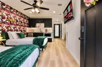 Welcome to The Pink Peony on Market Street in historic downtown Brenham. - Boutique