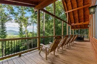 Spacious Mountain Cabin w/Mountain Views, Hot Tub & Game Room! - Bjergudsigt