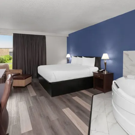 Travelodge by Wyndham Milwaukee