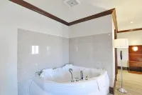 Woodbine Hotel & Suites - 2-Star