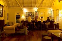 Strawberry Hill - bar