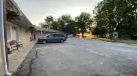 North Bay Inn - parking