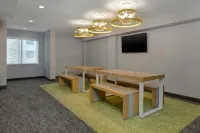 Spark by Hilton Bentonville - parking