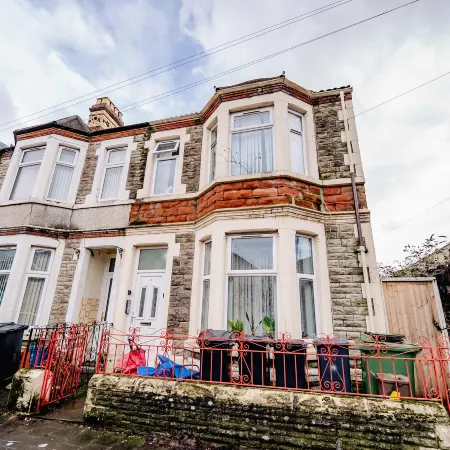 Trendy New Cosy 1BR Near Lively City Road Strip