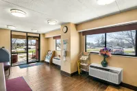 Red Roof Inn Enfield - Мотели