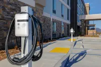 Home2 Suites by Hilton Redding - parking