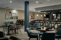 Four Points by Sheraton Milwaukee North Shore - Barer