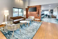 TownePlace Suites Red Deer - ที่มีสระว่ายน้ำ