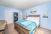 Modern 3-br Townhome w Private Backyard Near RTP -  Ferienhäuser