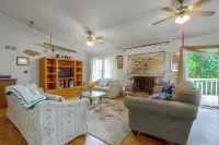 Atlanta Area Home w/ Yard: Great for Families! - 2 stelle