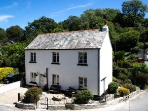 Briardene Cottage - A Superb Bijou Retreat with Jacuzzi Near an Excellent Village Pub