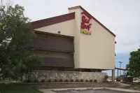 Red Roof Plus+ Chicago - Naperville Hoteles en Warrenville