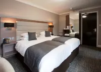 Riverside Hotel Hotels near Arlington Row