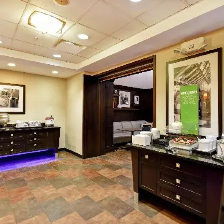 Hampton Inn & Suites Detroit-Canton