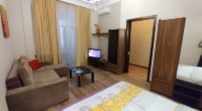 One-Room. 5a Baseina STR. Near Kreshchatik. Centre