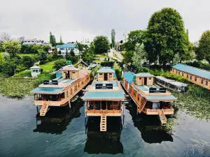 New Jacquline Heritage Houseboats