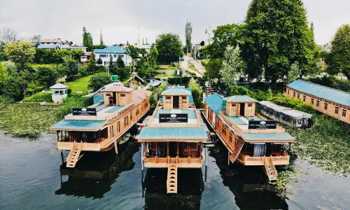 New Jacquline Heritage Houseboats