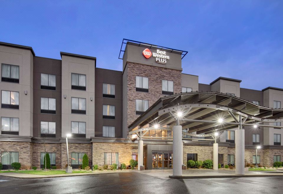 Best Western Plus Atrium Inn & Suites - Housity